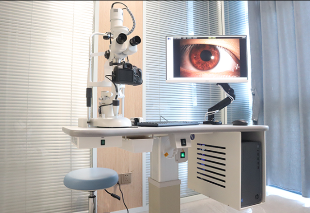 Digital Slit Lamp